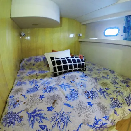 Yacht Porto Úszó hotel 3*