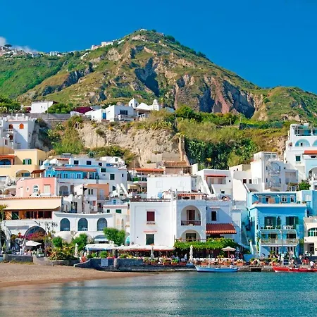 Úszó hotel Yacht Porto Ischia